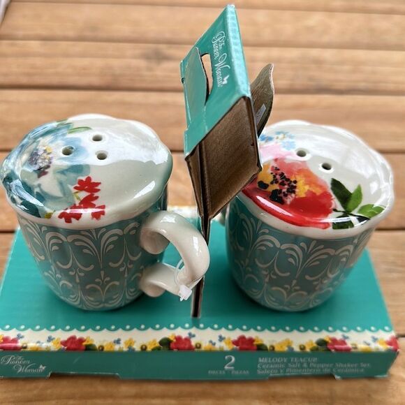 Pioneer Women S&P Shaker & Measuring Cups Bundle - Picture 2 of 6